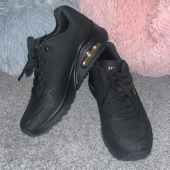 Sketchers Sneakers - Picture 3 of 7